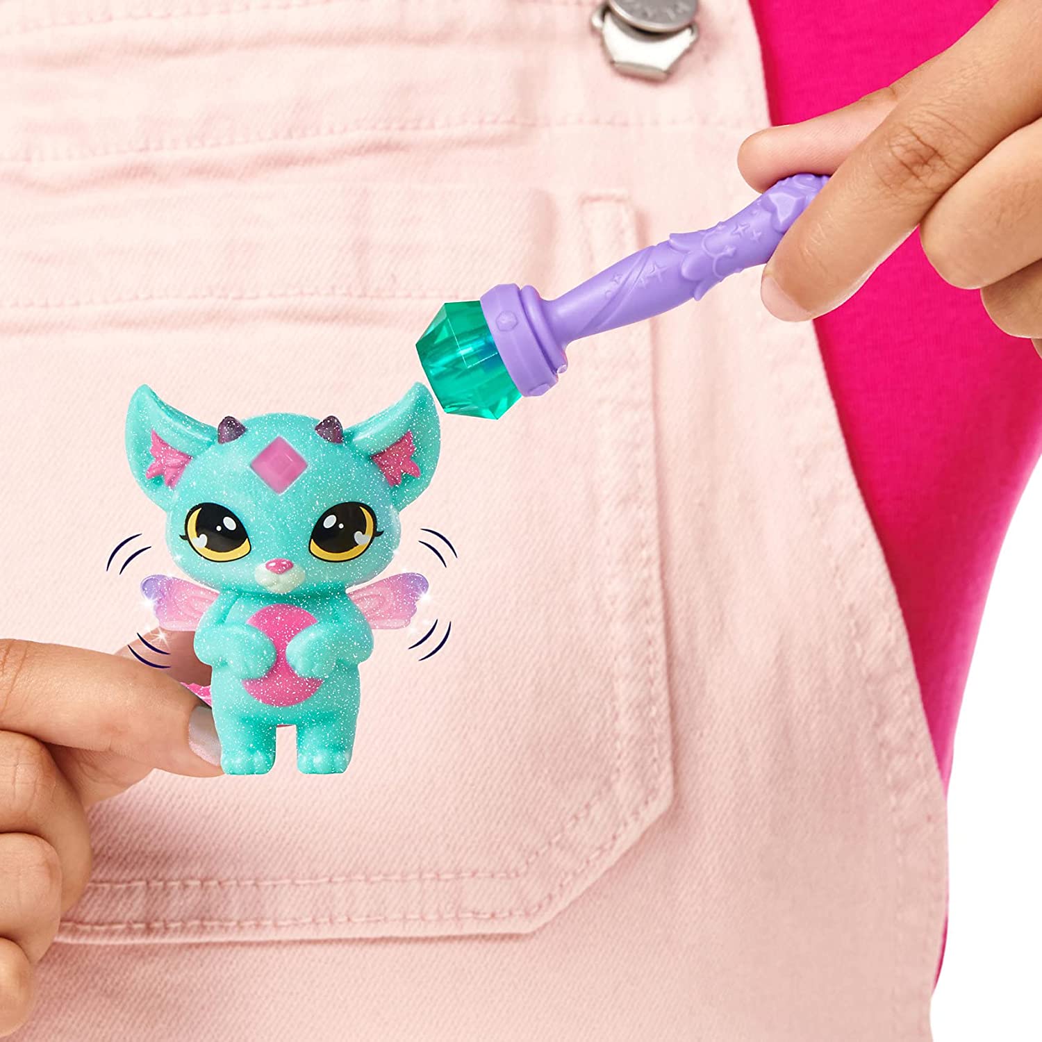 Magic Mixies Mixlings Tap & Reveal Cauldron, Magic Wand Reveals Magic Power and Surprise Reveal on Cauldron, for Kids Aged 5 and Up (Styles May Vary), Multicolor - Image 8