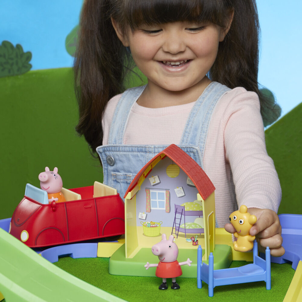 Peppa Pig All Around Peppa's Town Set with Adjustable Track; Includes Vehicle and 1 Figure (English) - Image 3