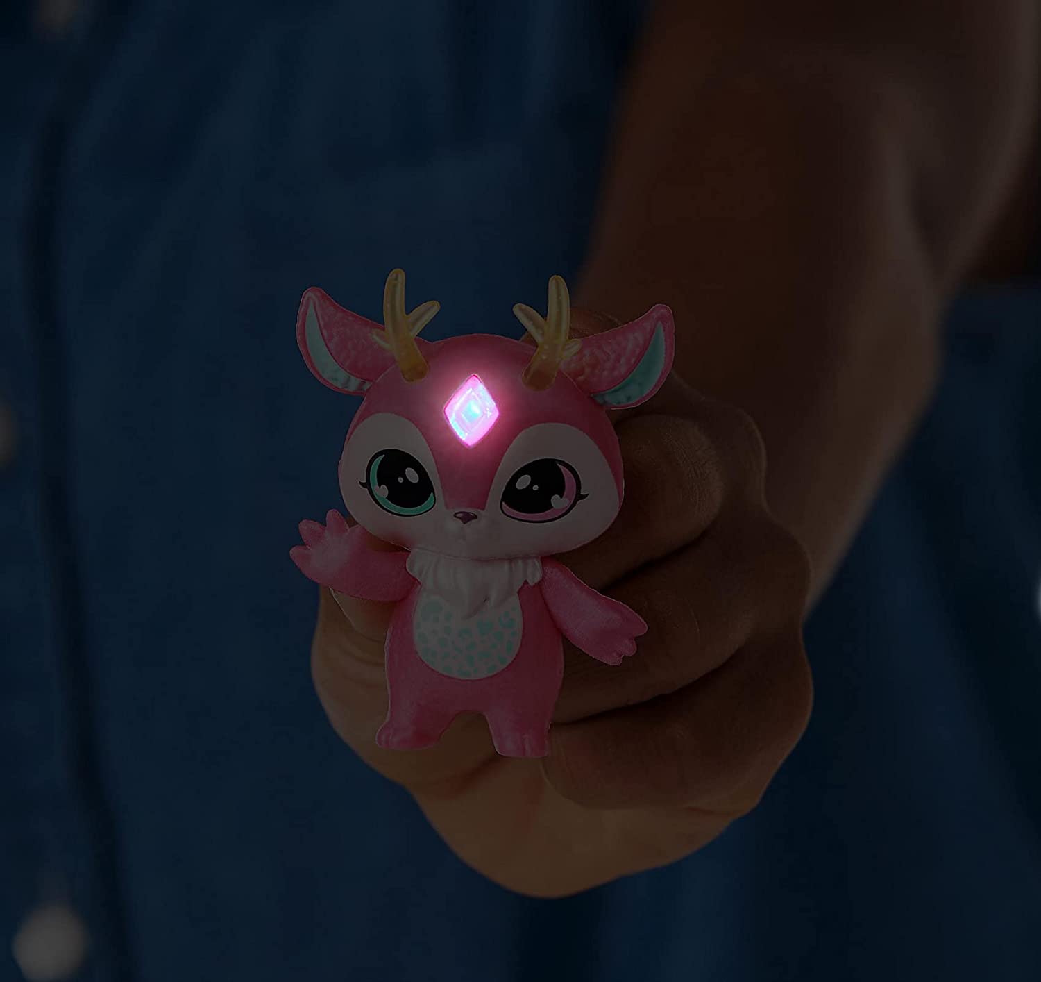 Magic Mixies Mixlings Tap & Reveal Cauldron, Magic Wand Reveals Magic Power and Surprise Reveal on Cauldron, for Kids Aged 5 and Up (Styles May Vary), Multicolor - Image 5