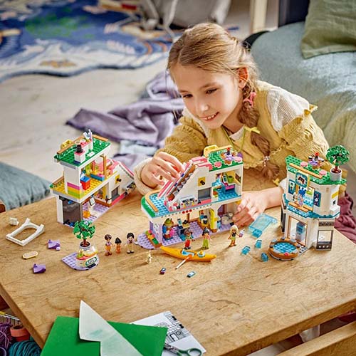 LEGO Friends 42604 Heartlake City Shopping Mall Set - Image 3