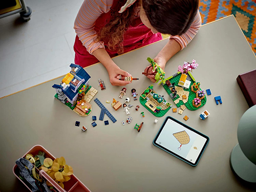 LEGO® Friends Beekeepers’ House and Flower Garden Building Kit 42669 - Image 4