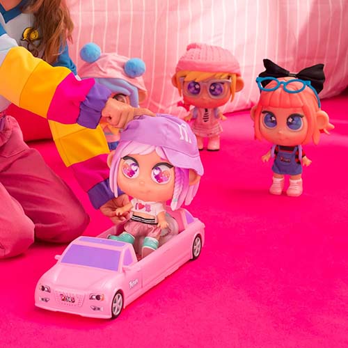 Set Trotties Emma with Limo, New York and Her Pop Up Mobile Limousine - Image 4