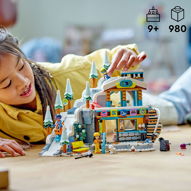 Lego Friends Holiday Ski Slope And Café 41756 - Image 3