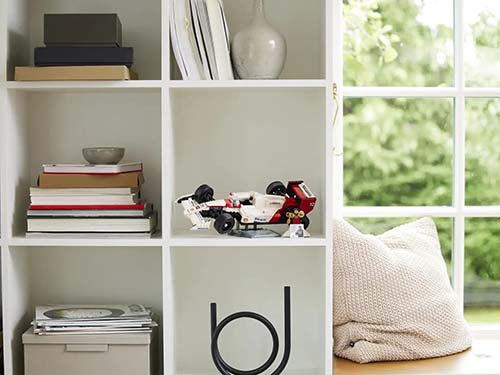 LEGO® ICONS™ McLaren MP4/4 & Ayrton Senna 10330 - Image 6