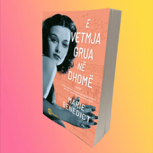 E vetmja grua në dhomë  Autori: Marie Benedict