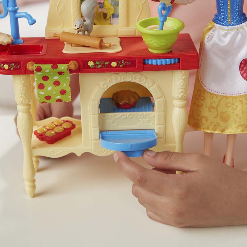 Disney Princess Snow White Stir 'n Bake Kitchen Hasbro - Image 4